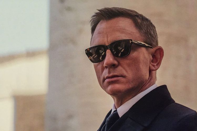 Cara Memilih Kacamata Hitam Pria Sesuai Bentuk Wajah